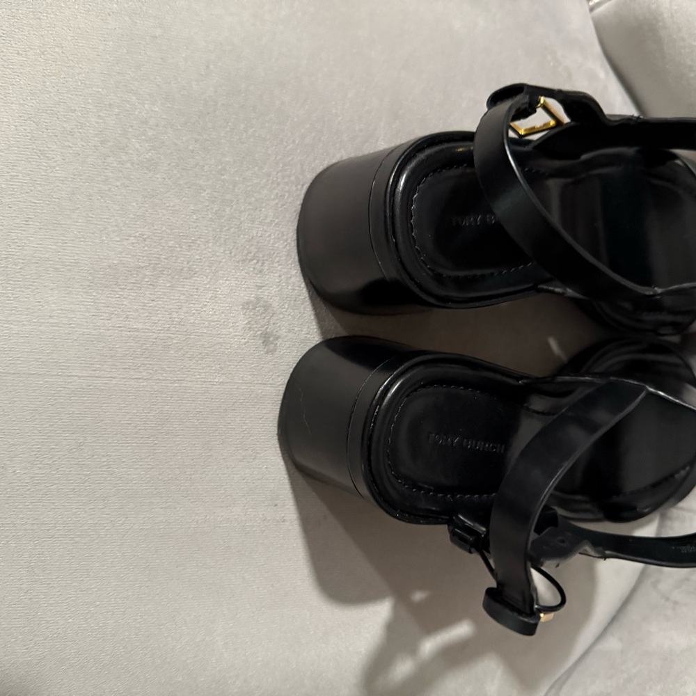 NWT Tory Burch ELEANOR Black Sandals with Gold Accent - Picture 6 of 7